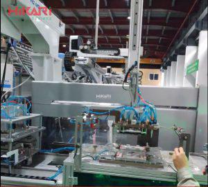 Robot lắp insert cho máy ép nhựa